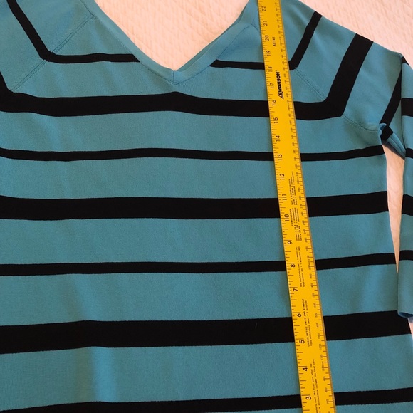 Apostrophe V Neck Black and Blue striped  Size XL. - Picture 6 of 8